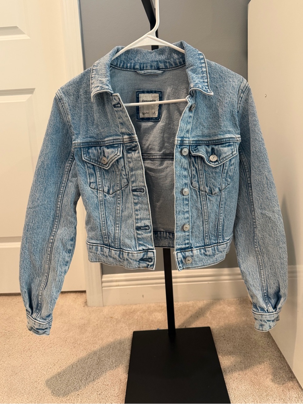 Abercrombie & Fitch Cropped Denim Jacket-xs